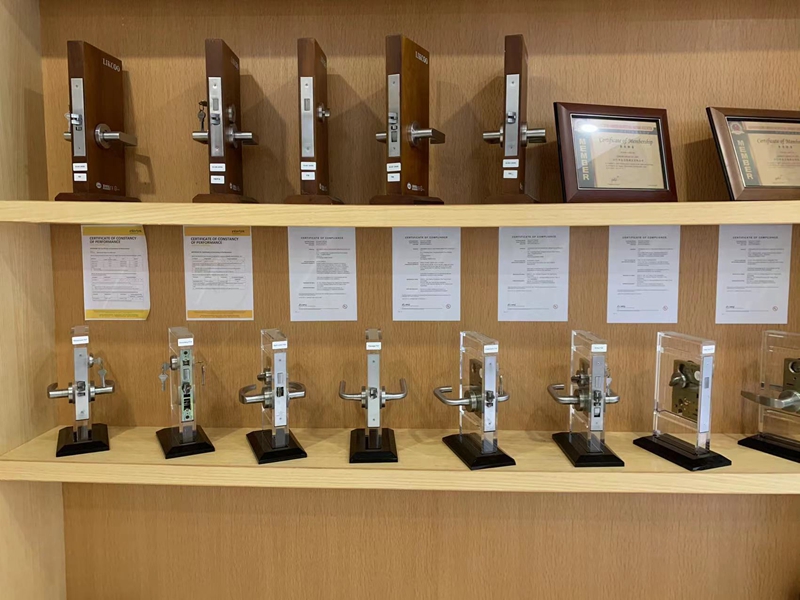 Certificate display1